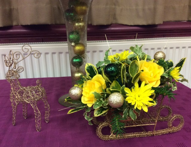 Flower arranging led by Lynne Demonstration December 2018 - photo 2